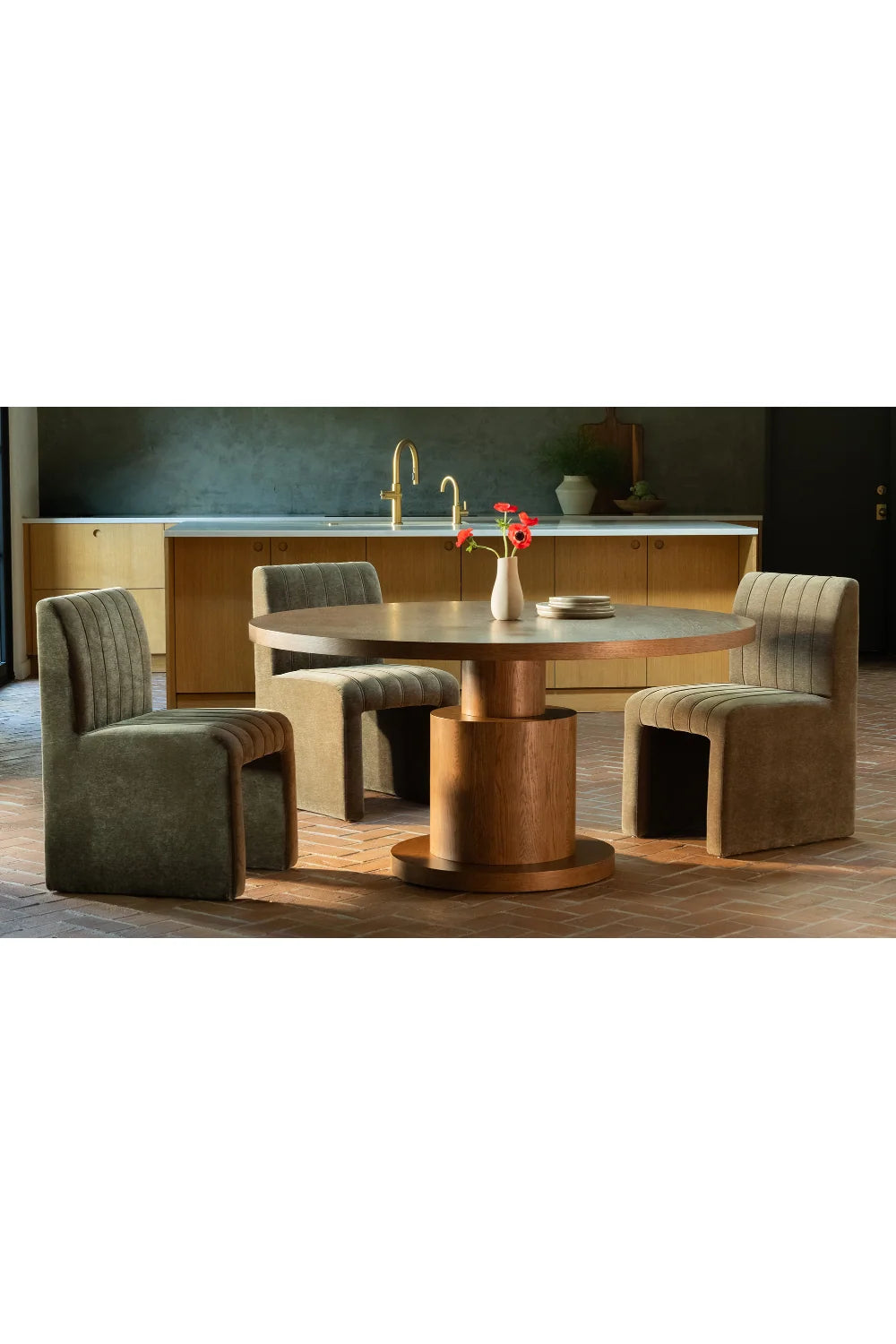 Luxury Clayton Round Oak Dining Table Modern Italian Style for Villa