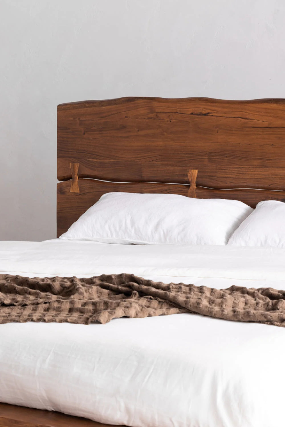 Luxury Modern Natural Acacia Bed European Style for Villa