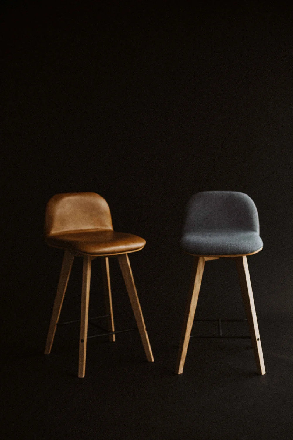 Luxury Modern Tan Leather Counter Stool European Style for Villa
