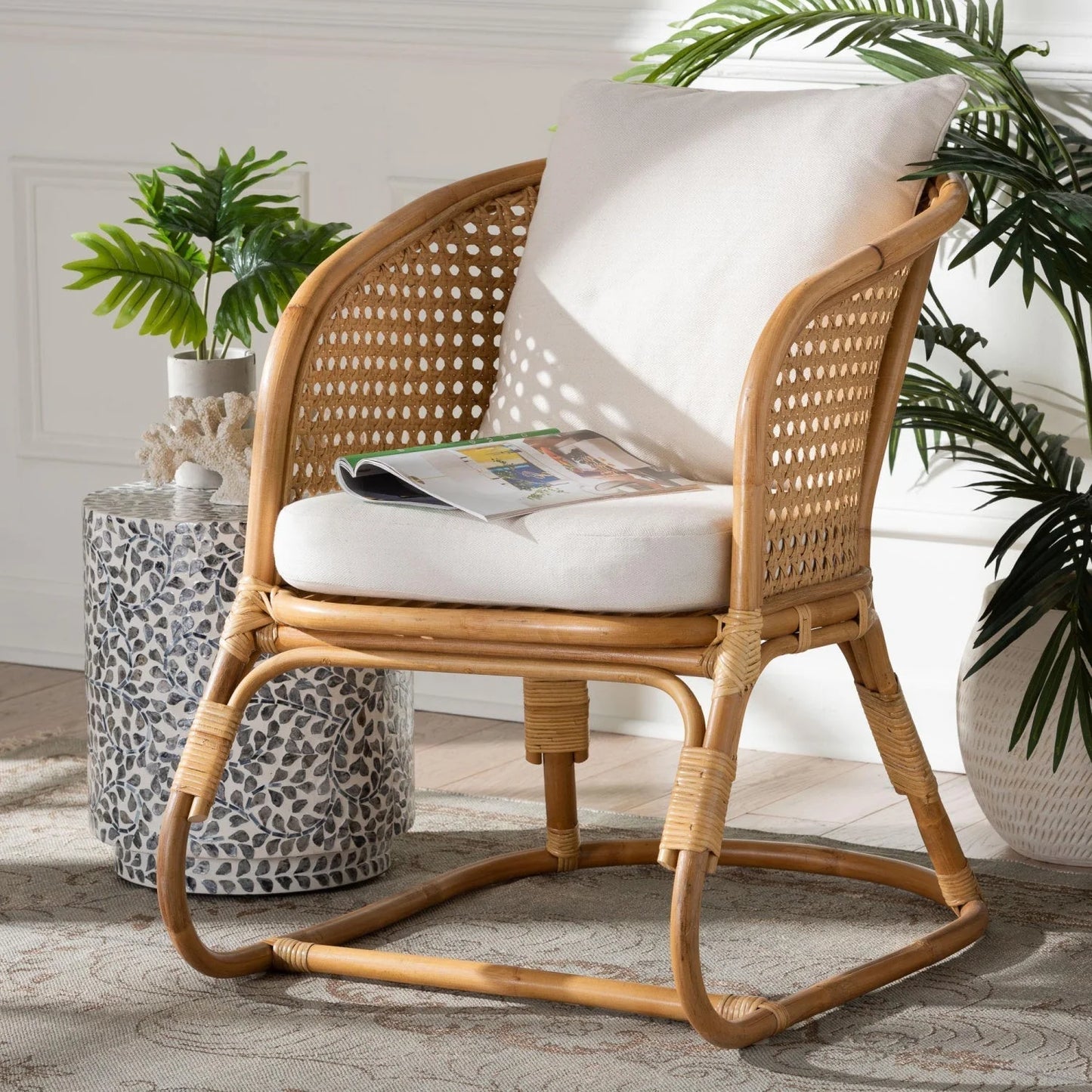 Luxury Rattan Webbing Accent Chair Modern Italian Style for Villa