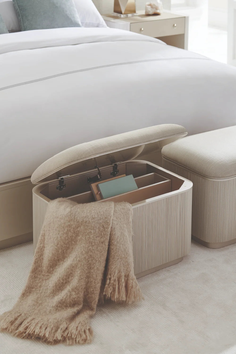Luxury Upholstered Modern Fabric Storage Ottoman European Style for Villa