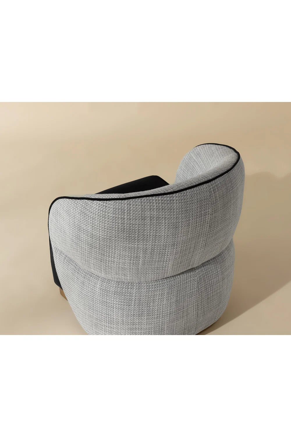 Luxury White Curved Lounge Chair Modern Italian Style for Villa