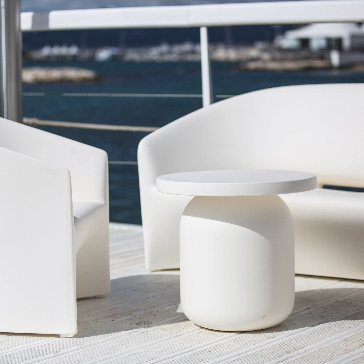 Luxury JUJU Polyethylene Coffee Table Modern Italian Style for Villa