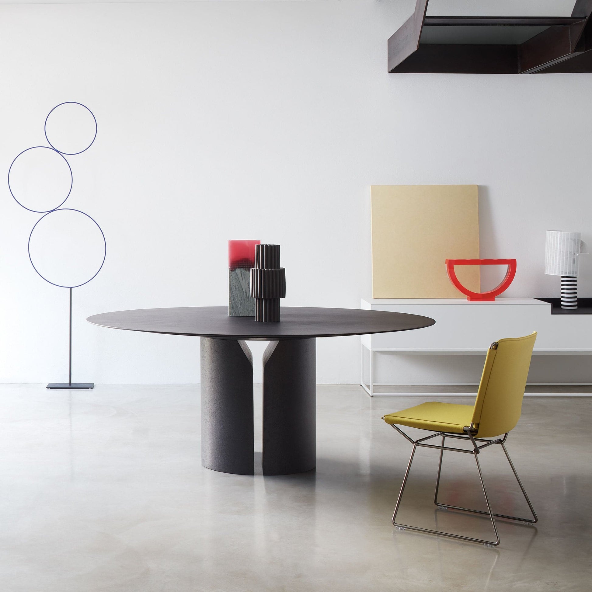 Round Dining Table – Geometric Minimalist Design in Matte Black Finish