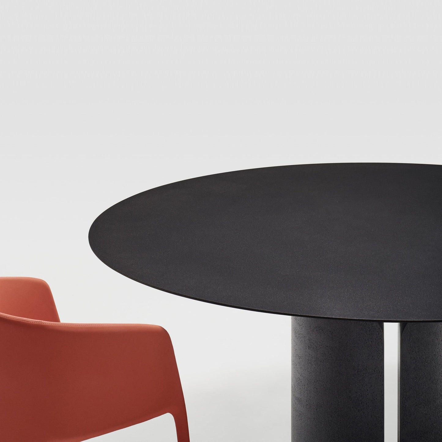 Round Dining Table – Geometric Minimalist Design in Matte Black Finish