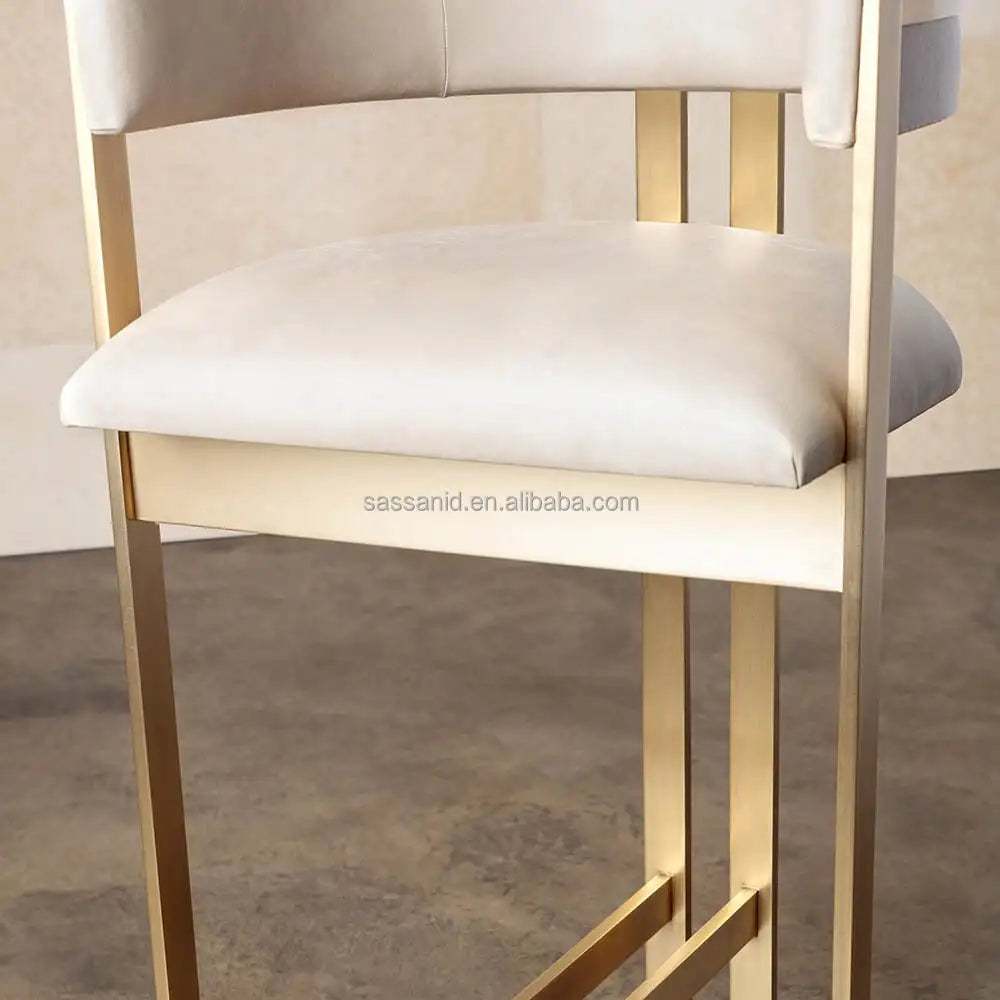 Elliott Bar Stool – Iconic Industrial Design in Solid Oak and Performance Fabric