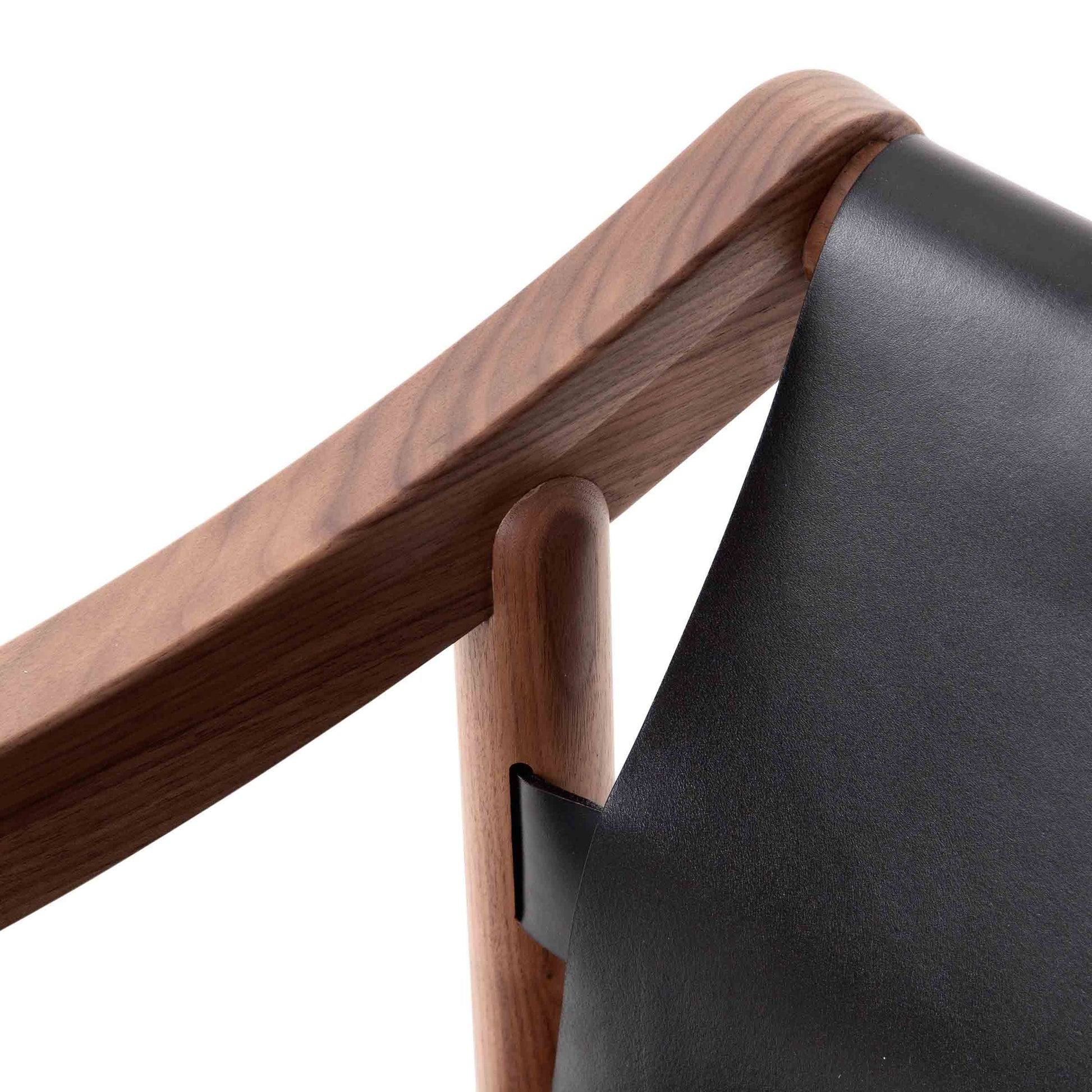 905 Armrest Chair by Vico Magistretti for Cassina – Saddle Leather and Wood