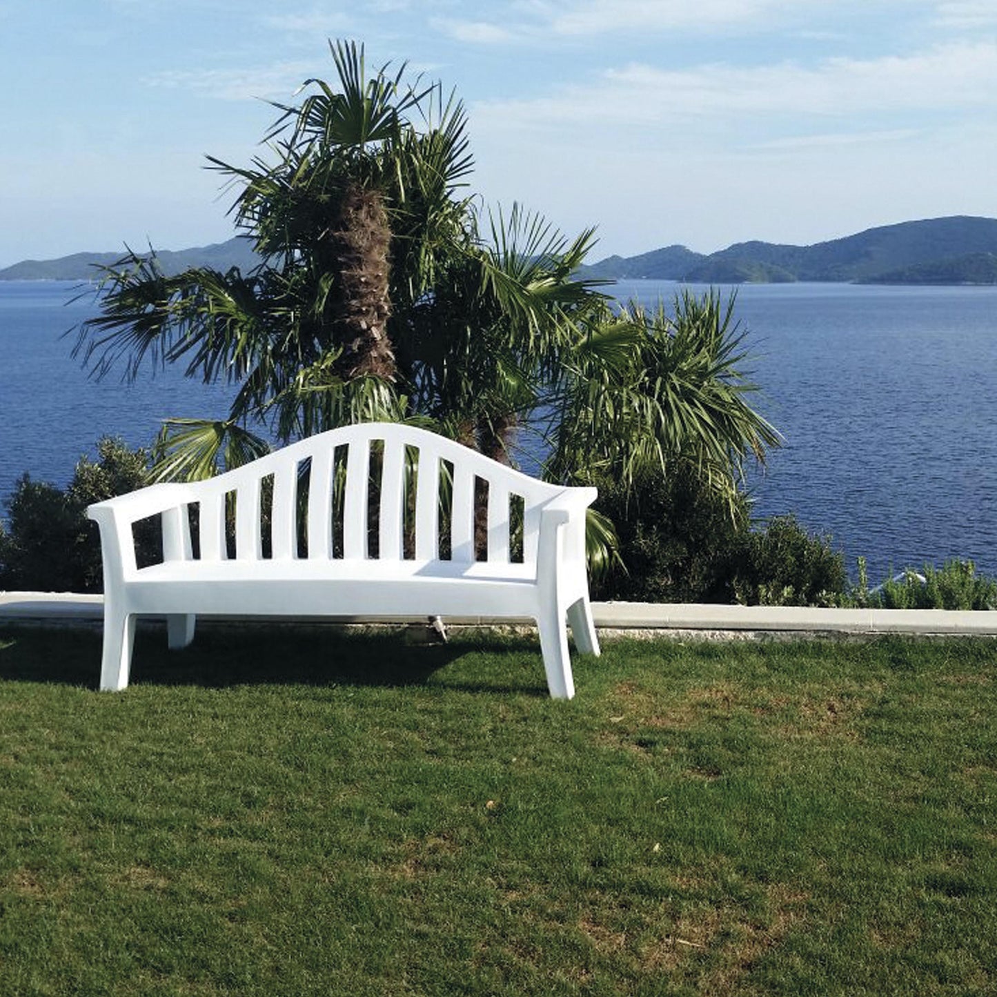 Outdoor Bench – Sculptural Giulietta Polyethylene Statement Piece by Rizzatto