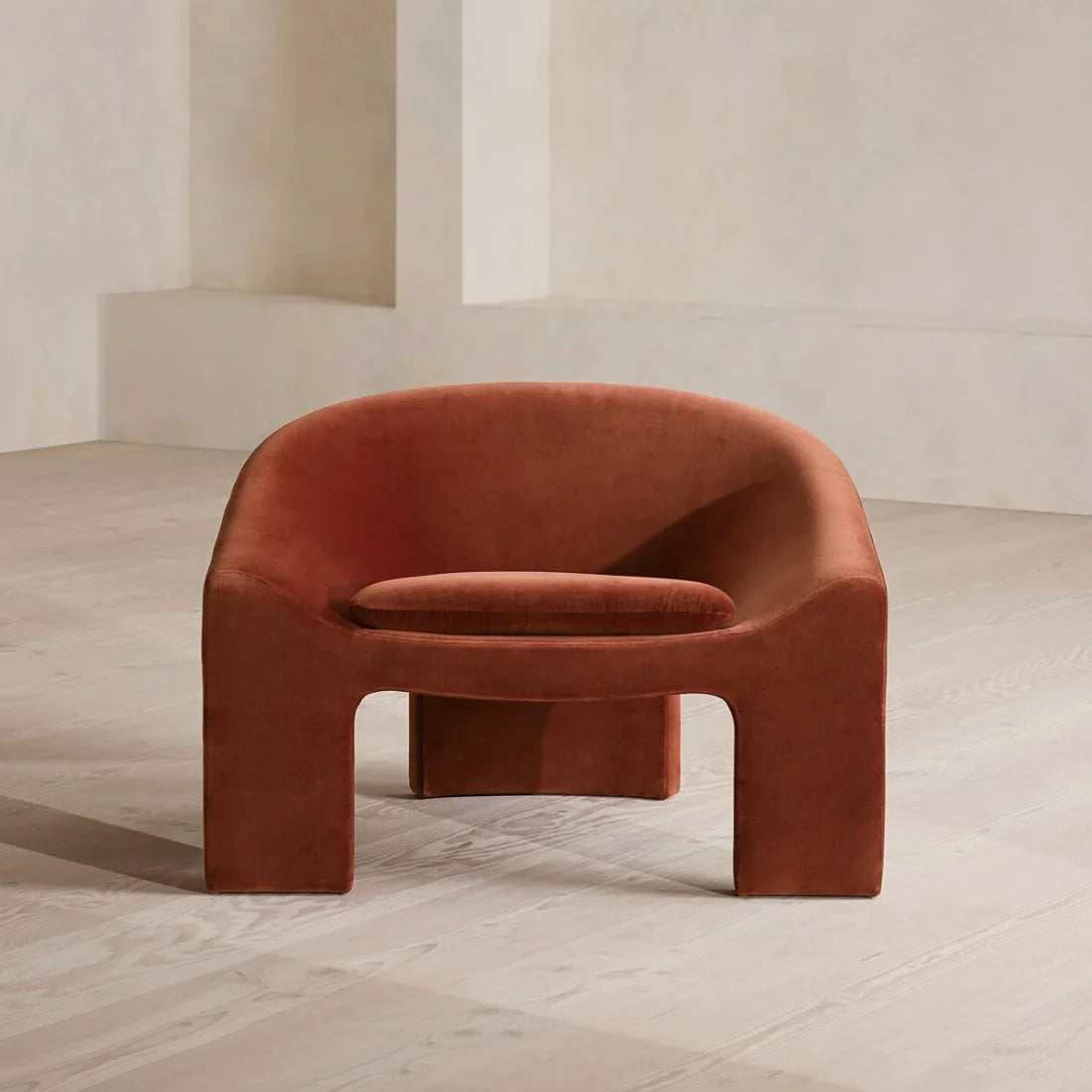 Dadne Armchair – 1960s Style European Velvet Luxury Seating
