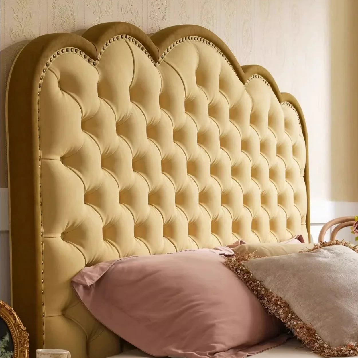 French Button-Tufted Leather Bed – Minimalist Light Luxury Statement Piece | B-00