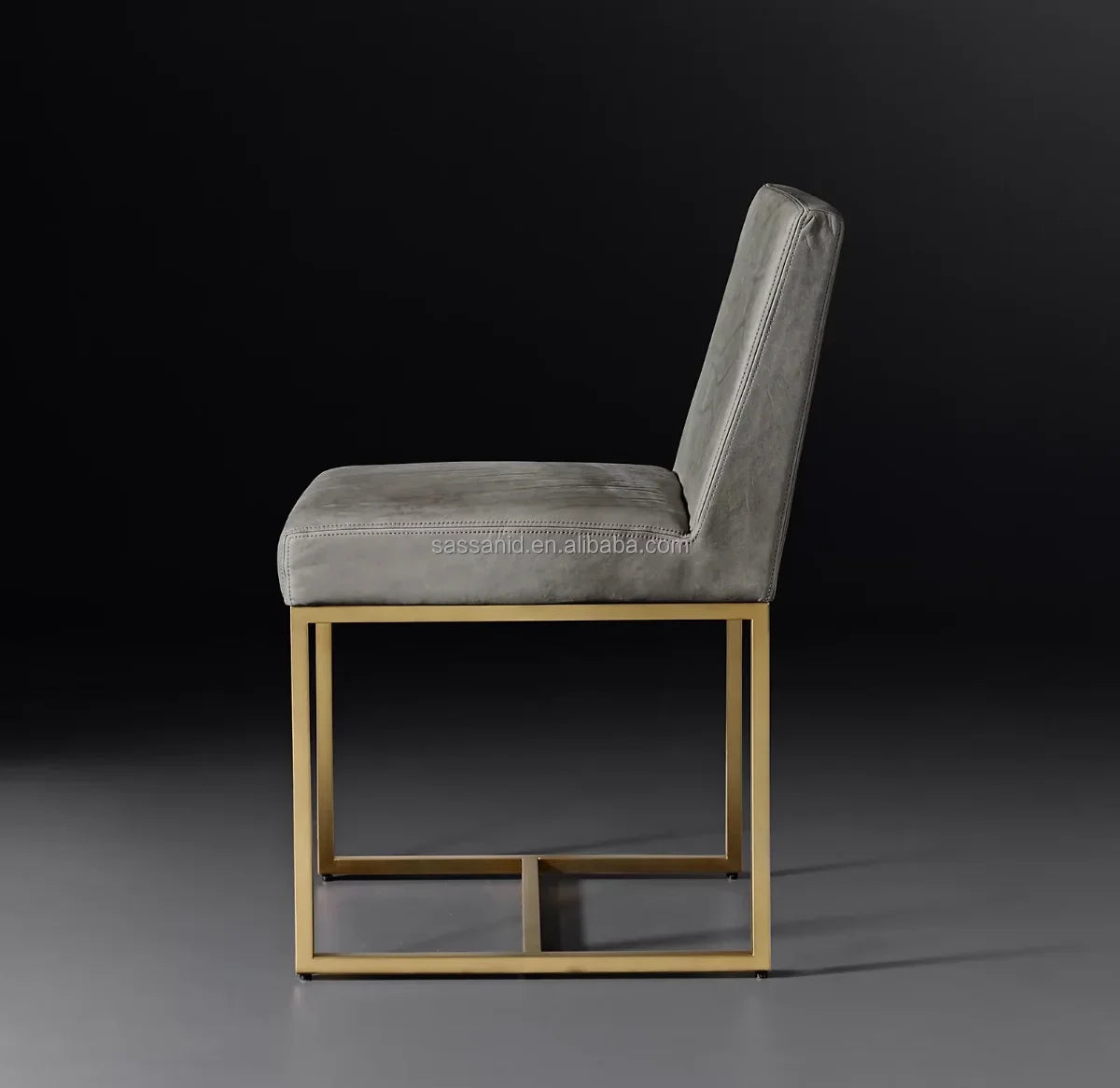 Mid-Century Dining Chair – Oak, Leather & Burnished Brass Design | 102119403408