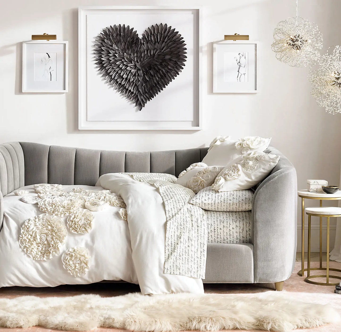 Modern Upholstered Daybed – Tufted Platform Velvet Statement Piece