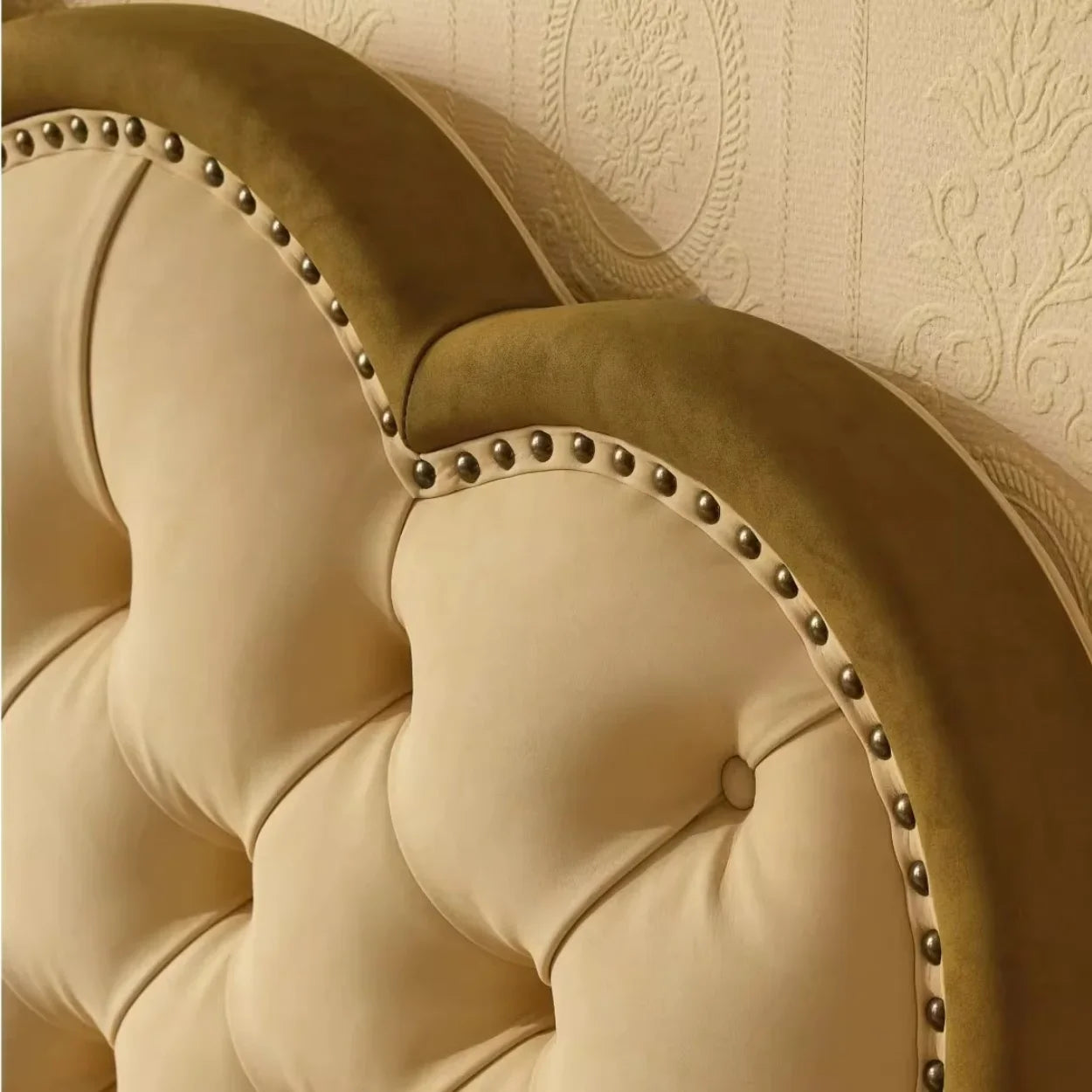 French Button-Tufted Leather Bed – Minimalist Light Luxury Statement Piece | B-00