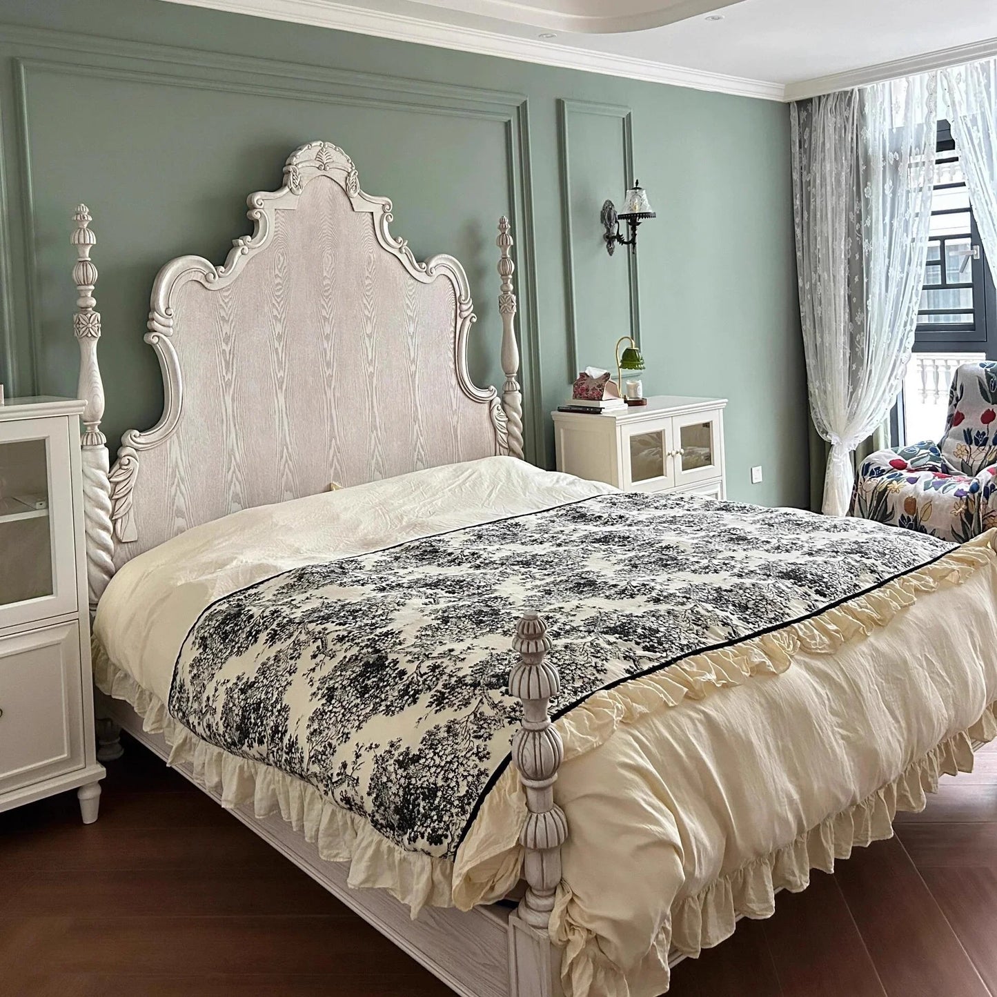 French Country Carved Solid Wood Bed – Renaissance Pillar Design | Q-020530