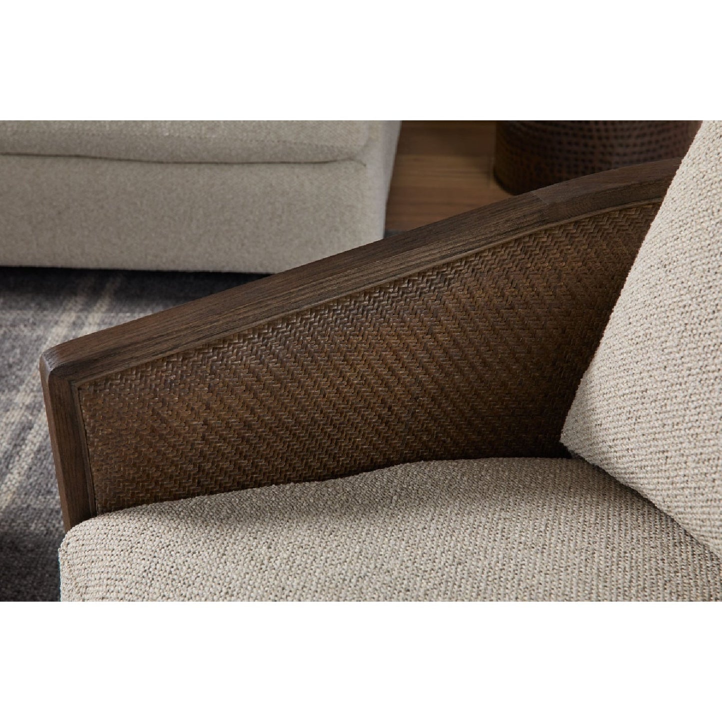 Luxury Curved Oak Swivel Lounge Chair European Style for Villa