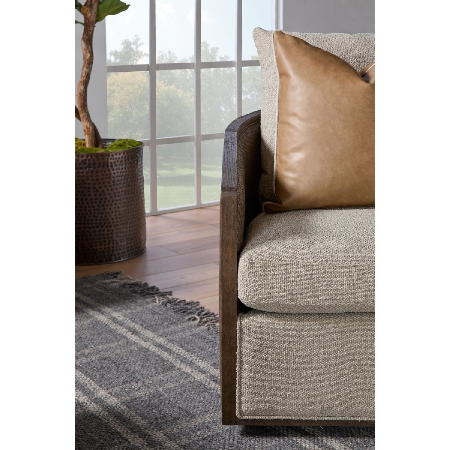 Luxury Curved Oak Swivel Lounge Chair European Style for Villa