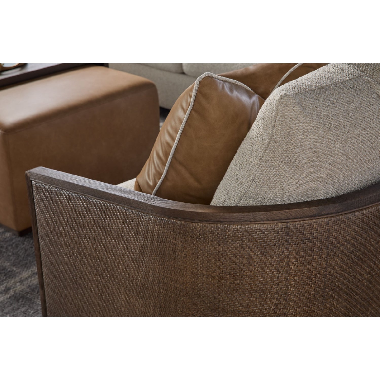 Luxury Curved Oak Swivel Lounge Chair European Style for Villa