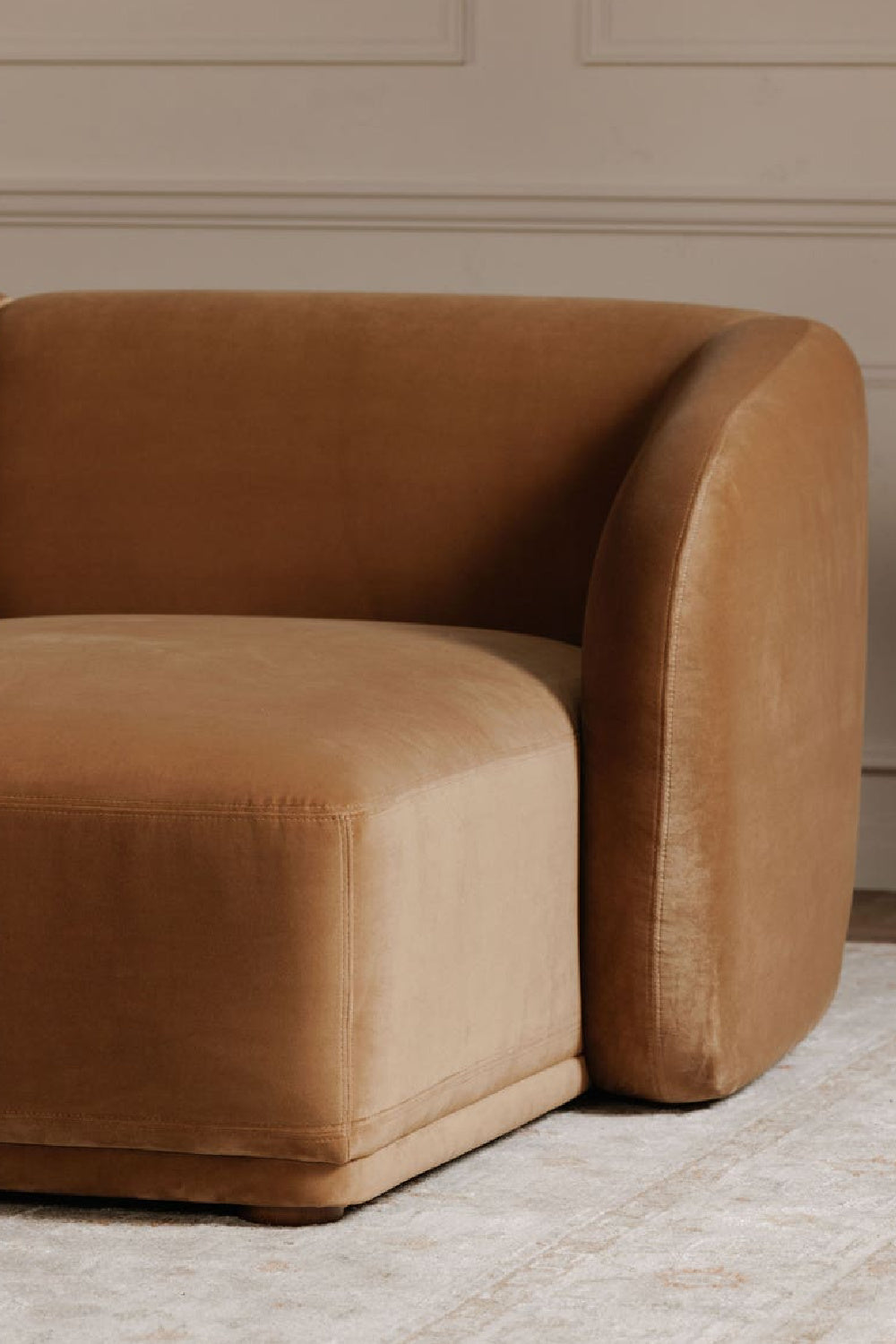 Luxury Faye Fabric Curved Sectional Sofa Modern Italian Style for Villa