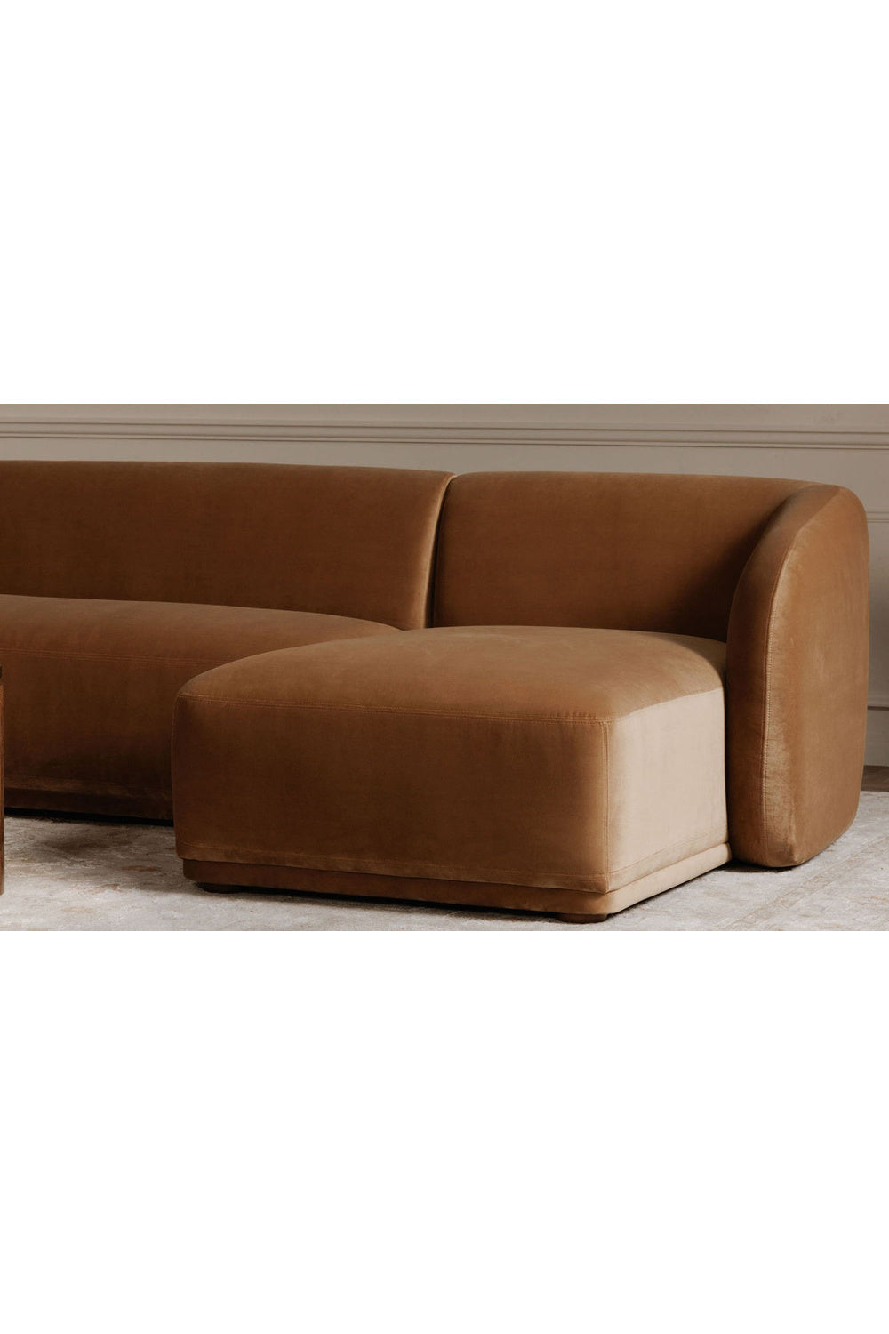 Luxury Faye Fabric Curved Sectional Sofa Modern Italian Style for Villa