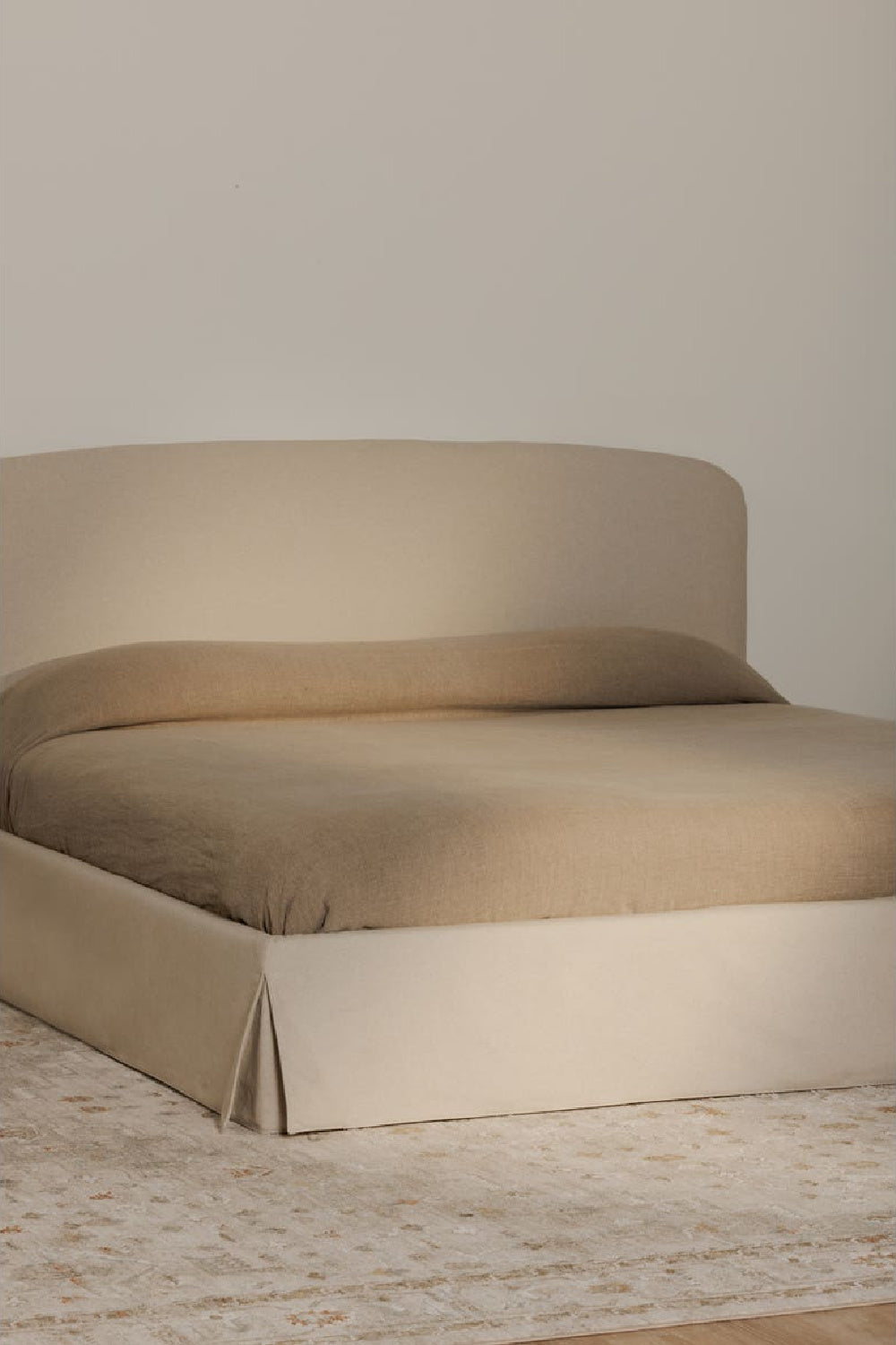 Luxury Upholstered Modern Cream Storage Bed European Style for Villa