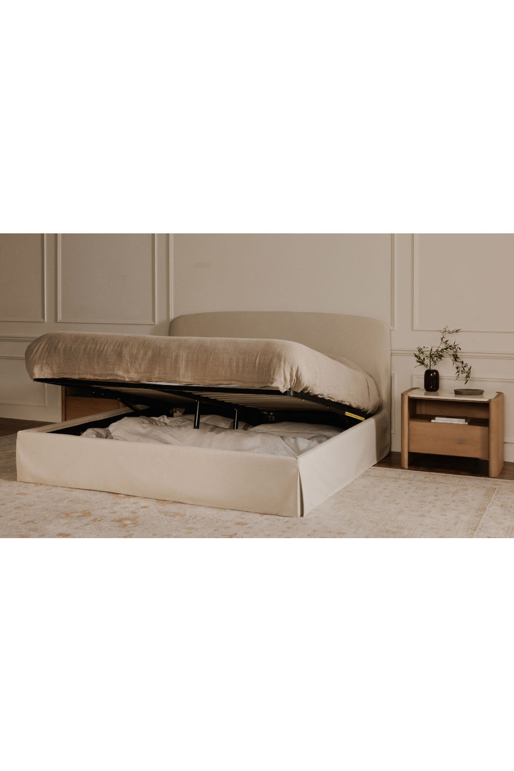 Luxury Upholstered Modern Cream Storage Bed European Style for Villa