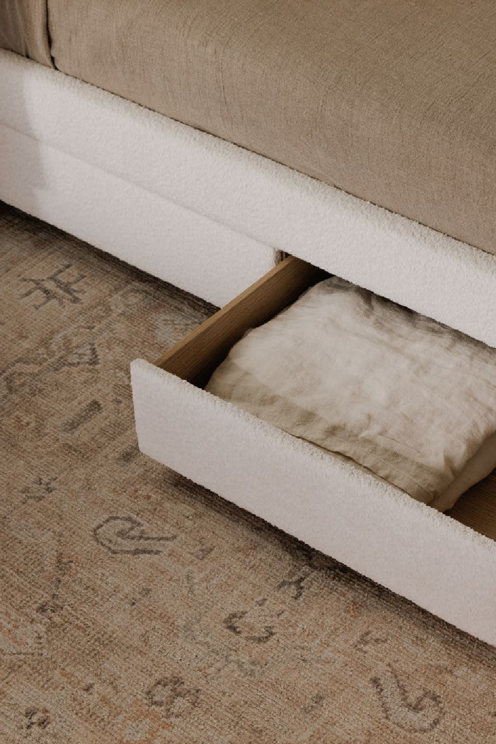 Luxury Modern Upholstered Storage Bed European Style for Villa