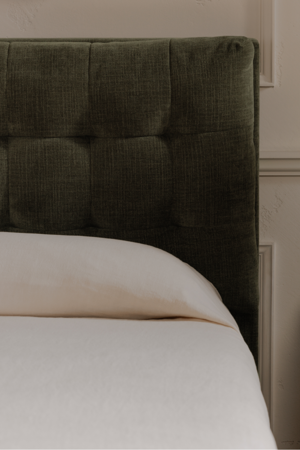 Luxury Upholstered Modern Tufted Storage Bed European Style for Villa