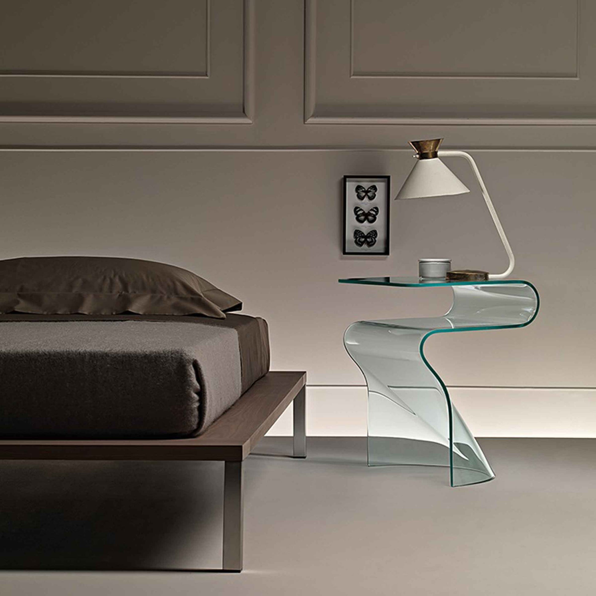 Luxury TOKI Curved Glass Side Table Modern Italian Style for Villa