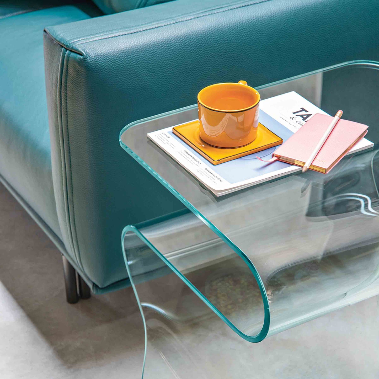 Luxury TOKI Curved Glass Side Table Modern Italian Style for Villa