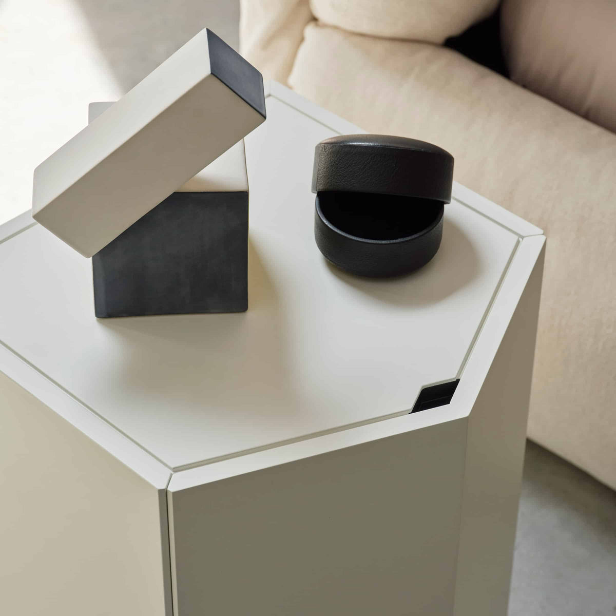 Luxury Z24 Wood Bedside Table Modern Italian Style for Villa