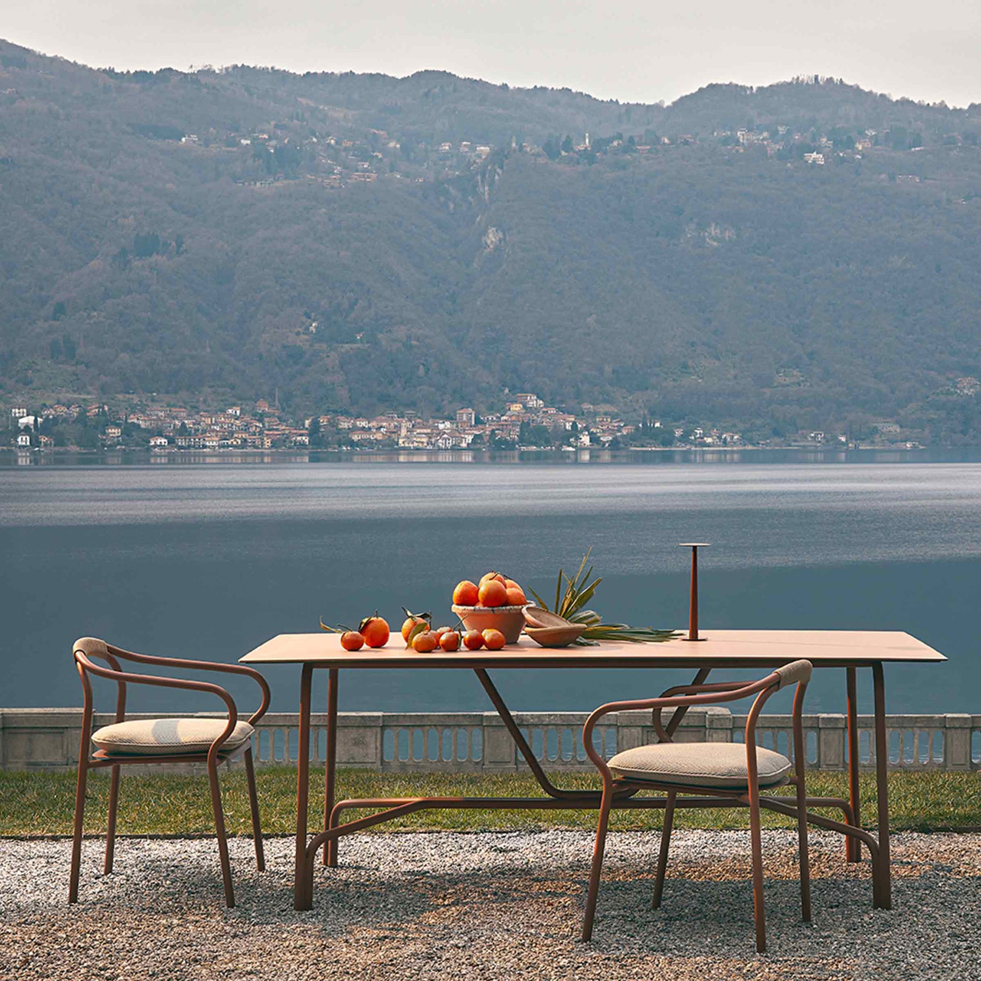 Outdoor Dining Table Modernist Metal-Pipe – Matte Aluminium Statement Piece