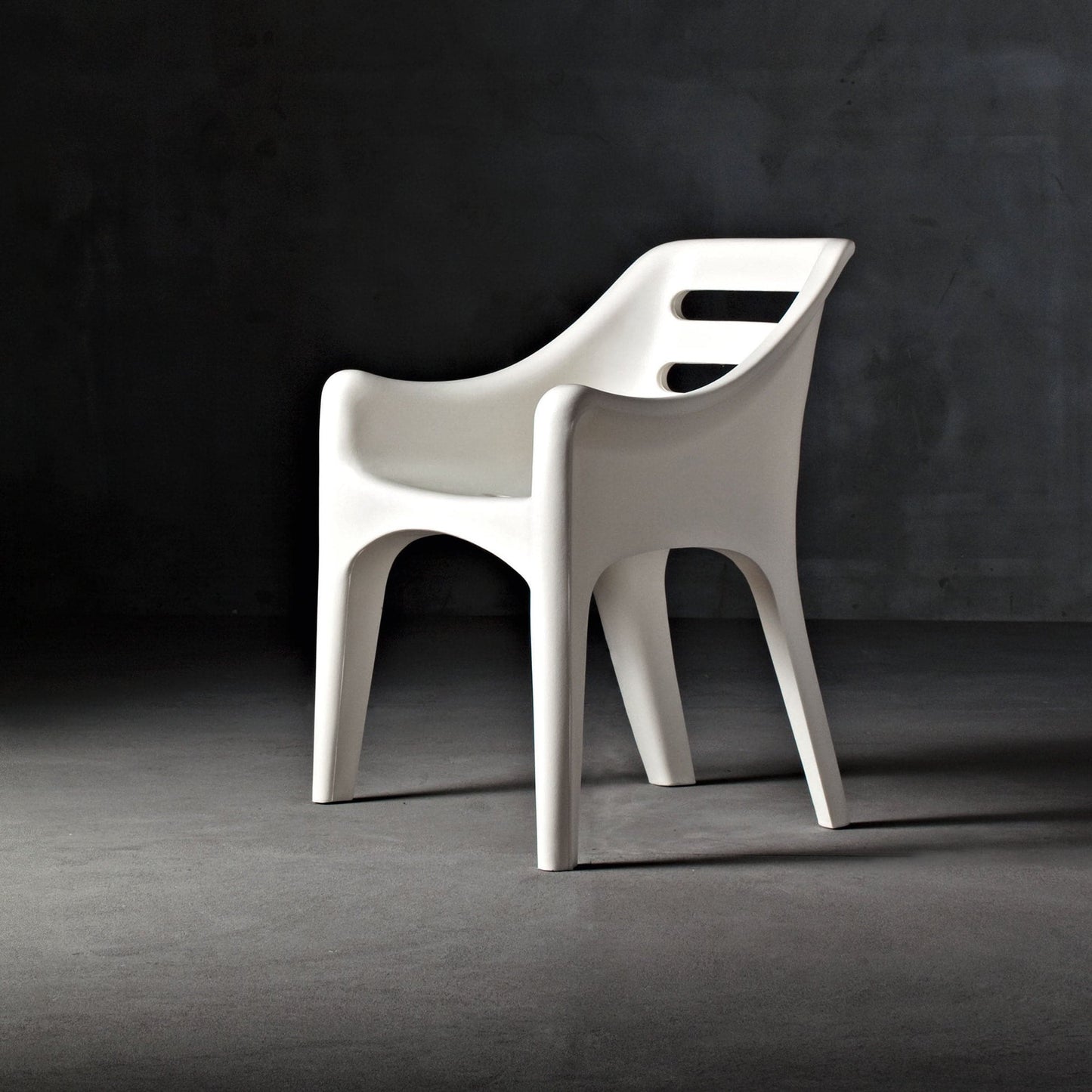 Russel Outdoor Chair by Vico Magistretti – Contemporary Polyethylene Piece