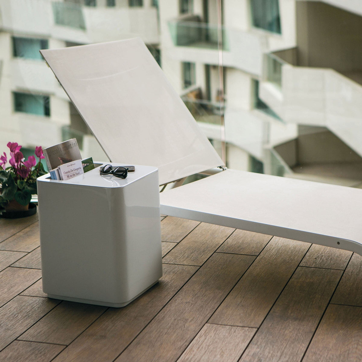 Luxury DADO Polyethylene Coffee Table Modern Italian Style for Villa