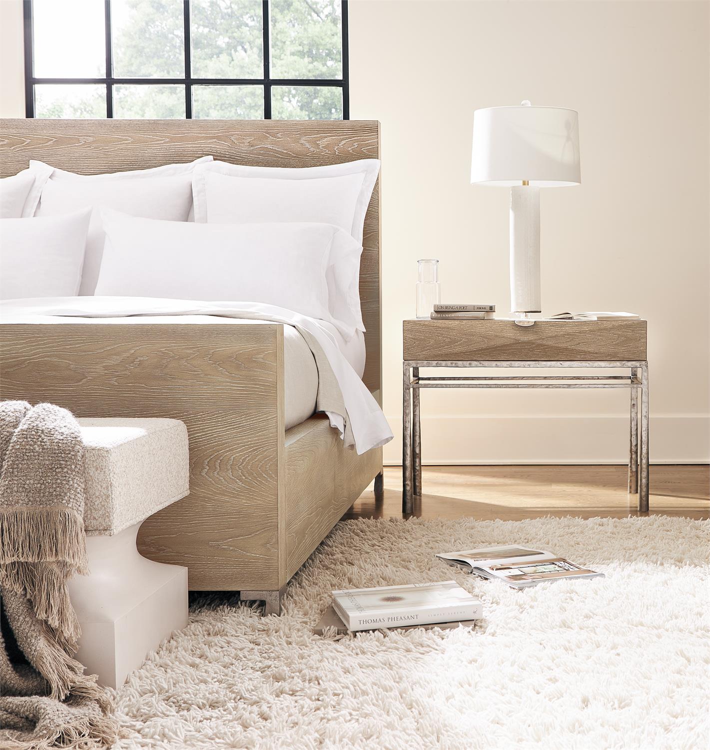 Luxury Aventura Wood Panel Bed Modern Italian Style for Villa