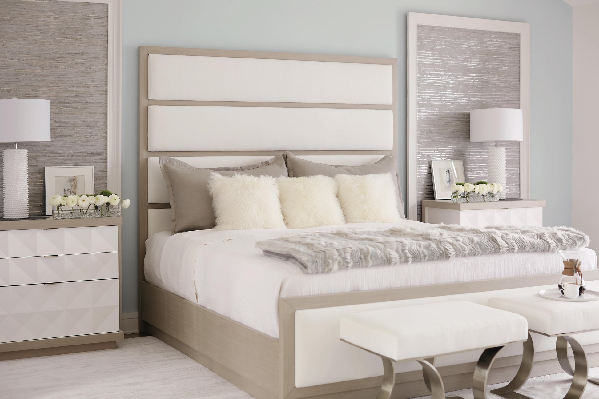 Luxury Axiom Fabric Panel Bed Modern Italian Style for Villa