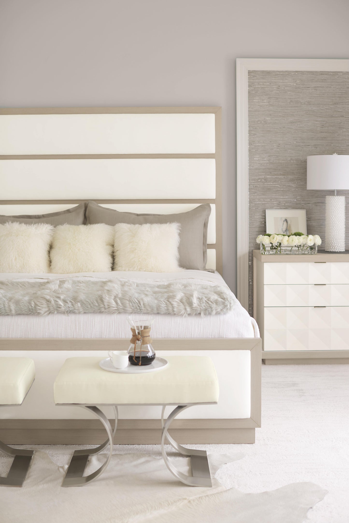Luxury Axiom Fabric Panel Bed Modern Italian Style for Villa