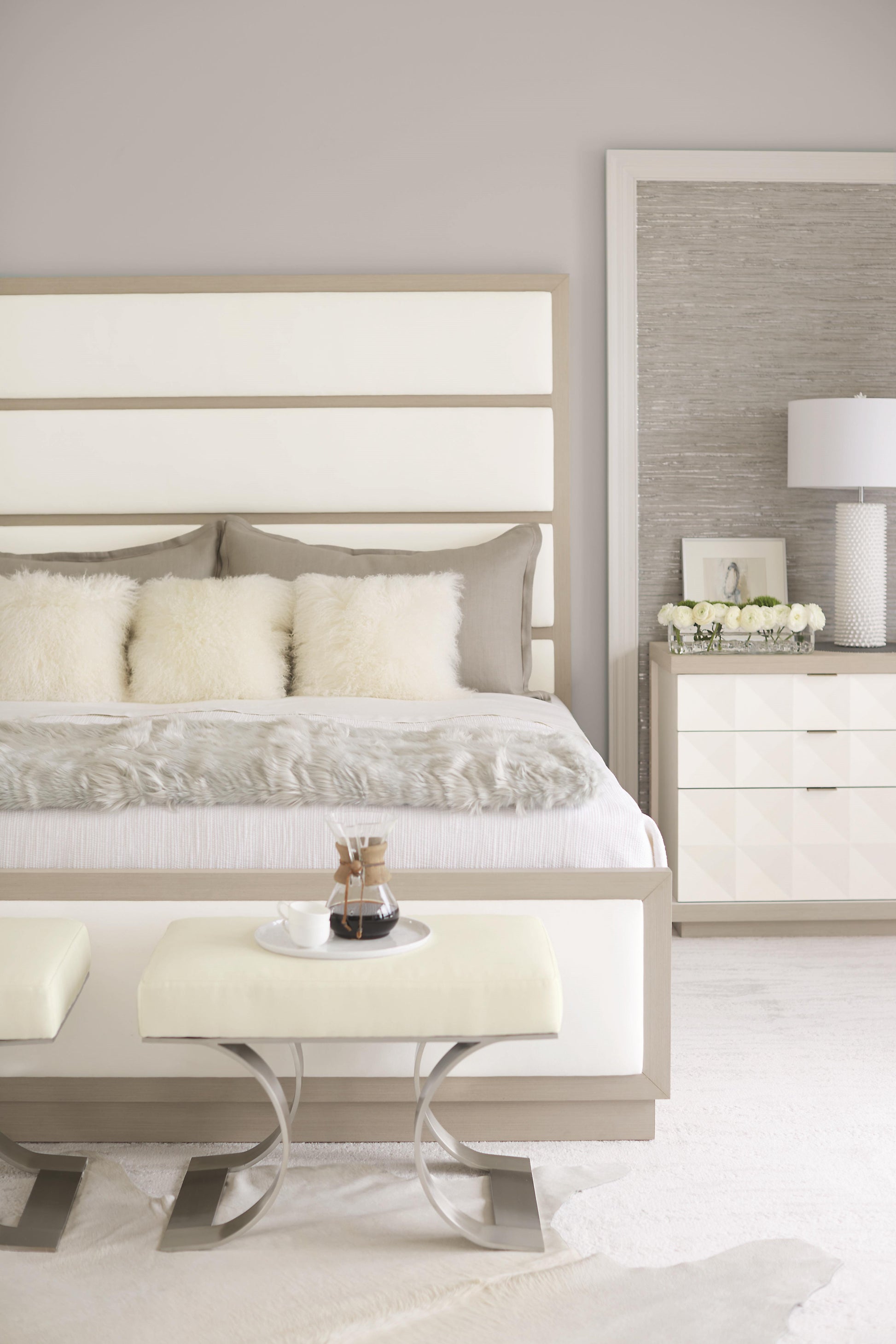 Luxury Axiom Fabric Panel Bed Modern Italian Style for Villa
