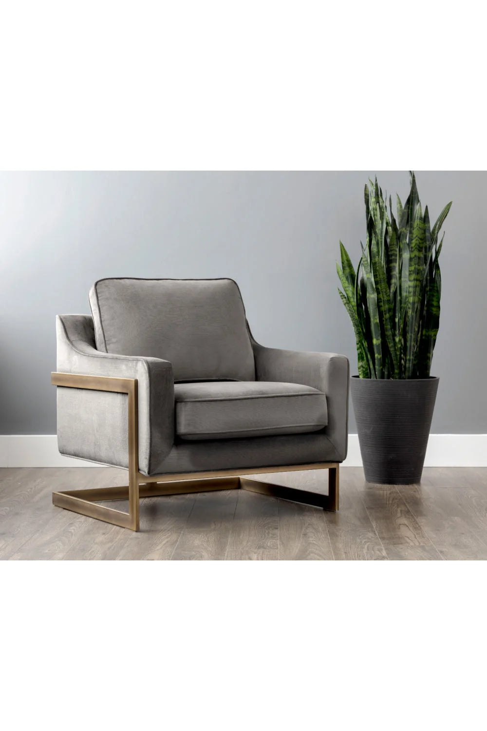 Luxury Bronze Frame Cantilevered Lounge Chair Modern Italian Style for Villa