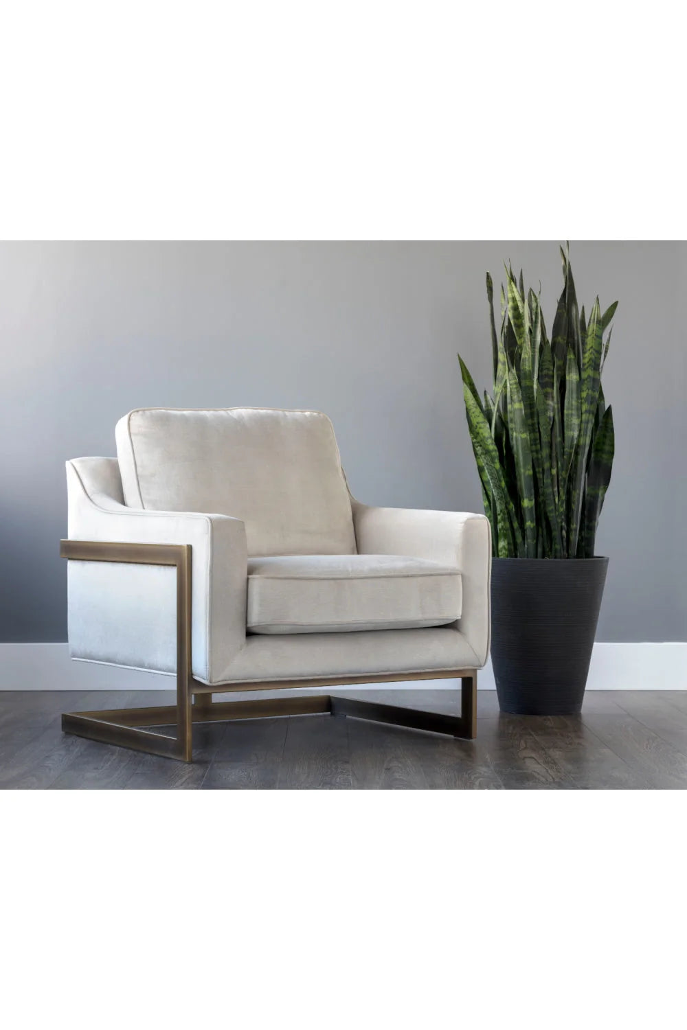 Luxury Bronze Frame Cantilevered Lounge Chair Modern Italian Style for Villa