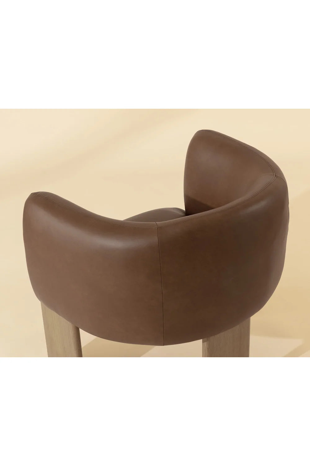 Luxury Brown Curved Leather Lounge Chair Modern Italian Style for Villa