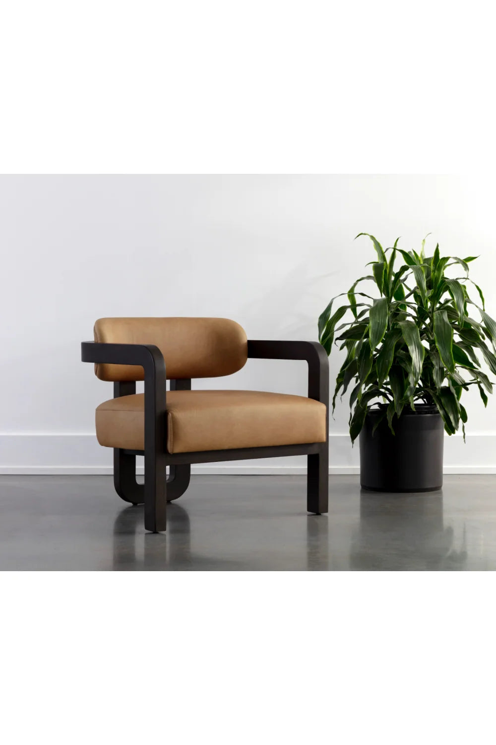 Luxury Brown Leather Lounge Chair Modern Italian Style for Villa