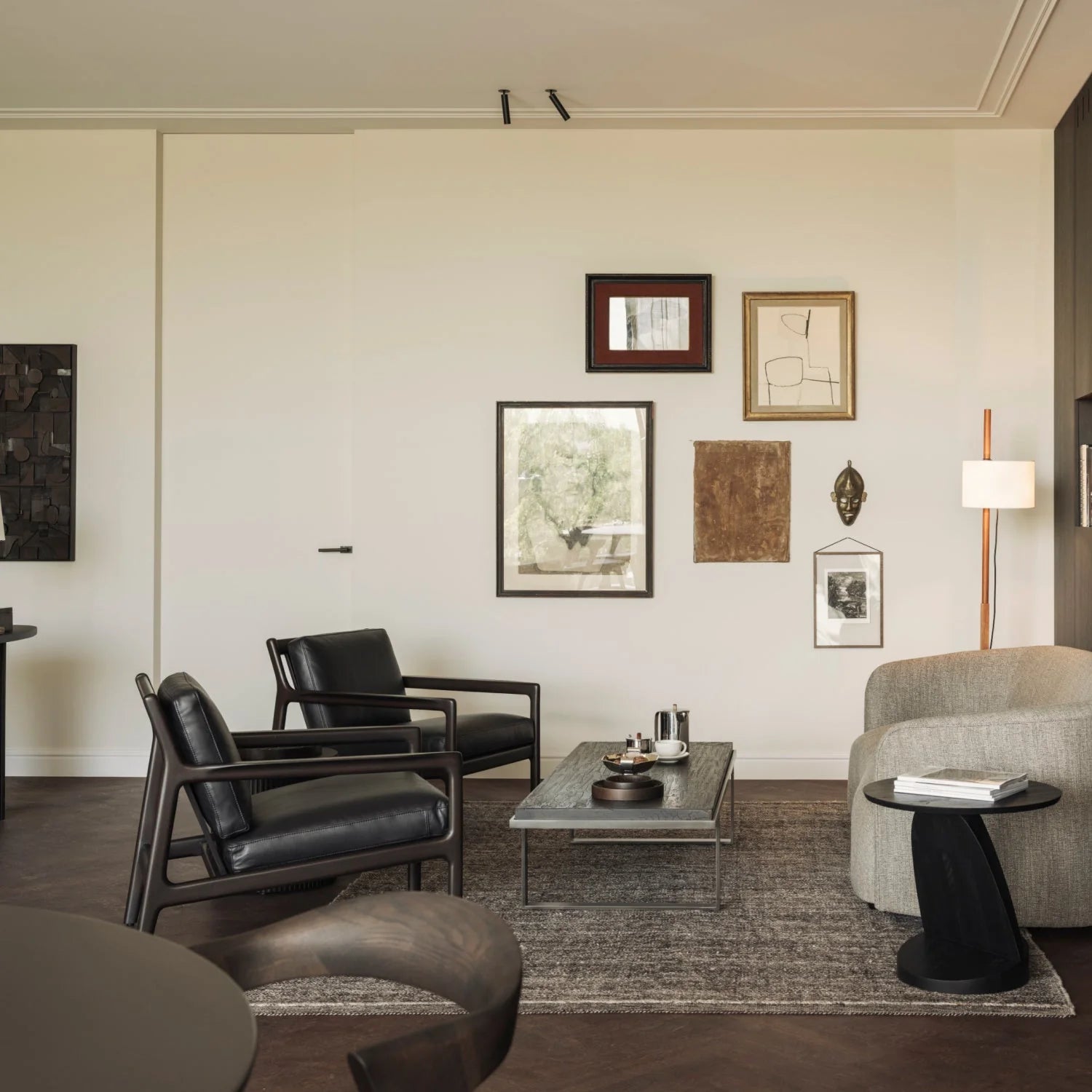 Luxury Brown Mahogany Lounge Chair Modern Italian Style for Villa