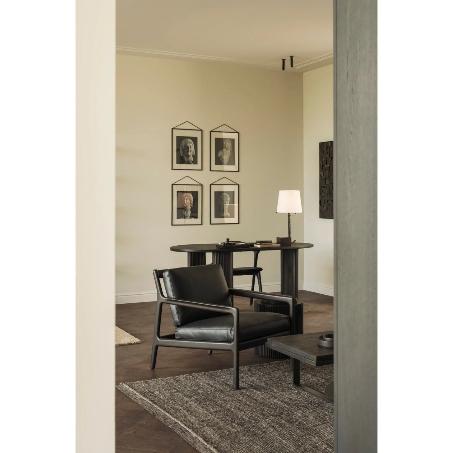 Luxury Brown Mahogany Lounge Chair Modern Italian Style for Villa