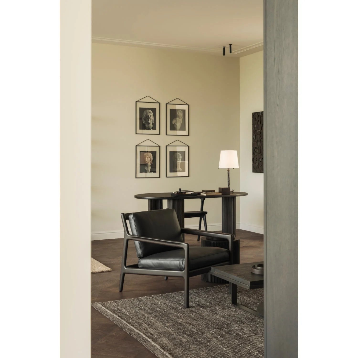 Luxury Brown Mahogany Lounge Chair Modern Italian Style for Villa