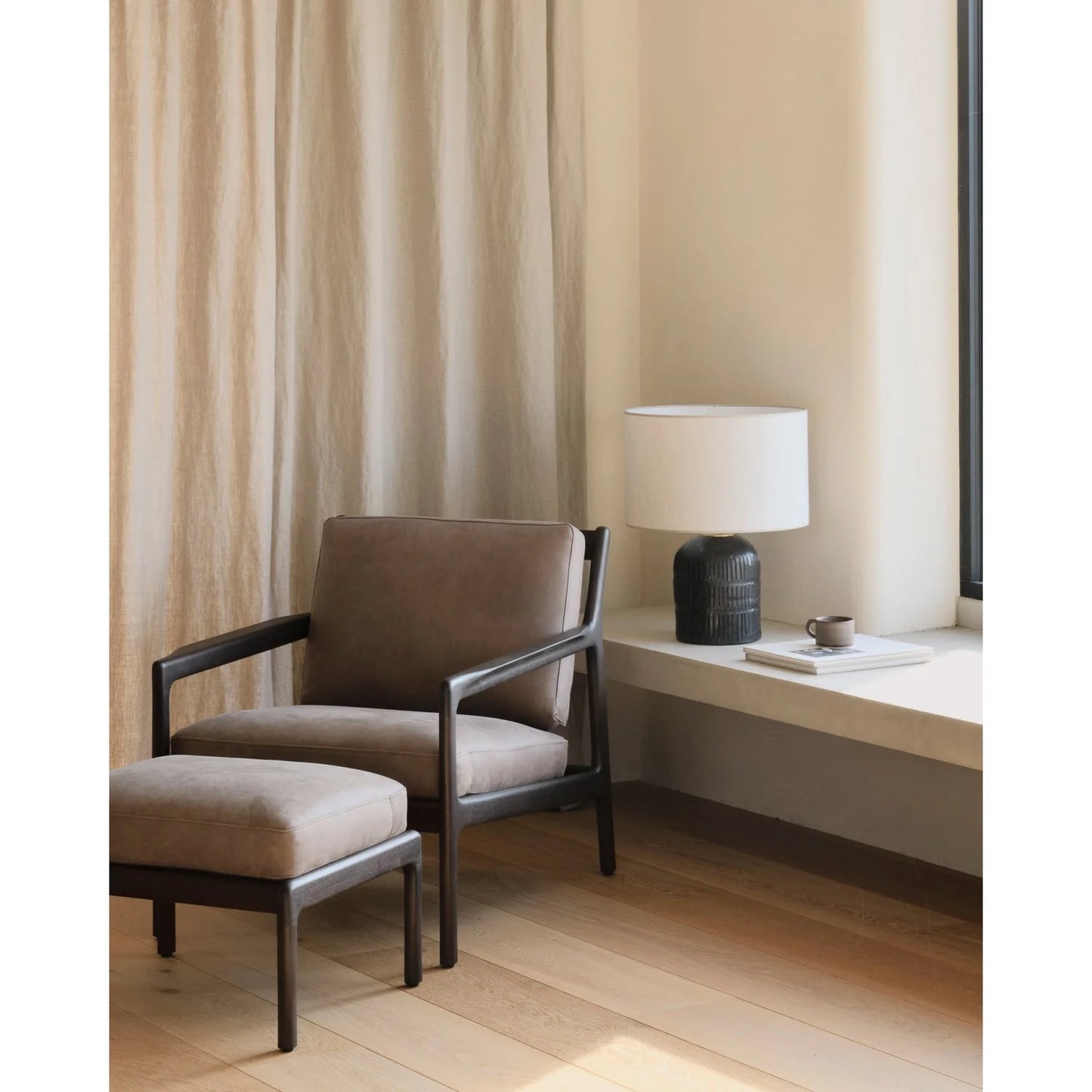 Luxury Brown Mahogany Lounge Chair Modern Italian Style for Villa