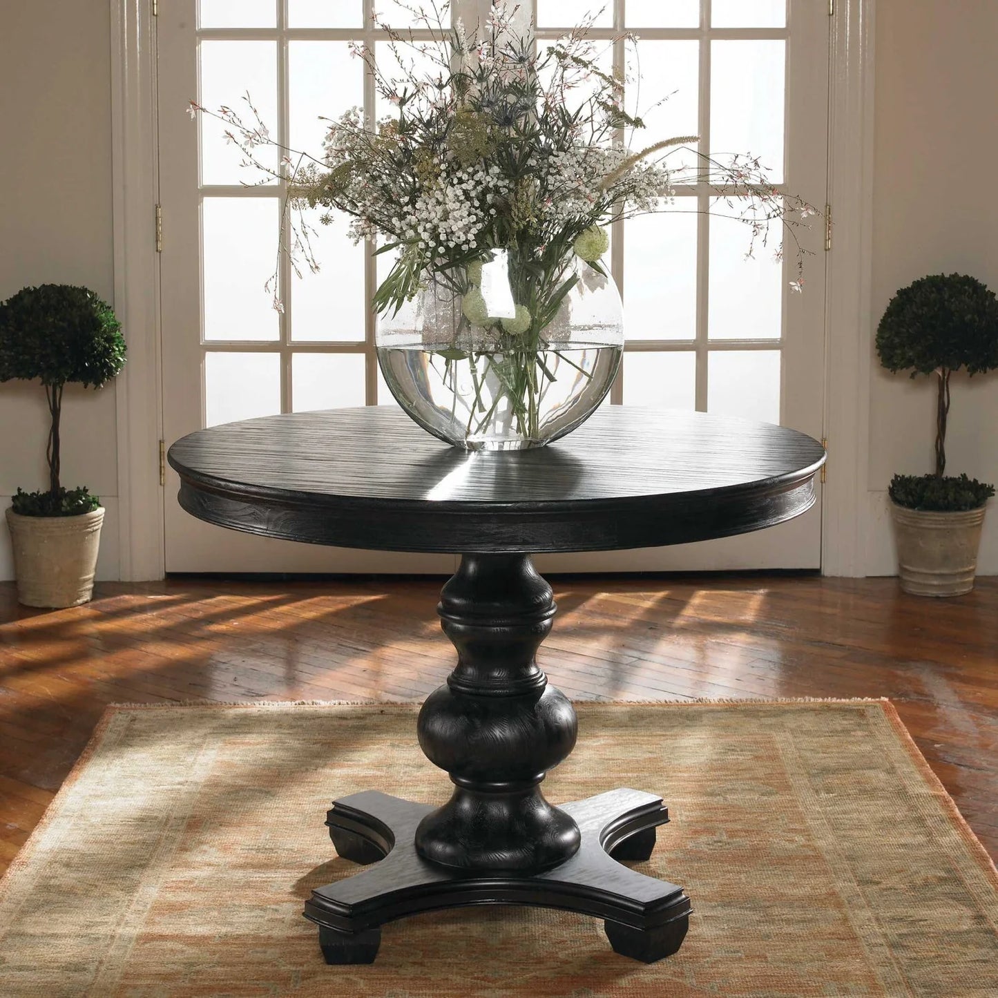 Luxury Brynmore Baluster Round Dining Table Modern Italian Style for Villa