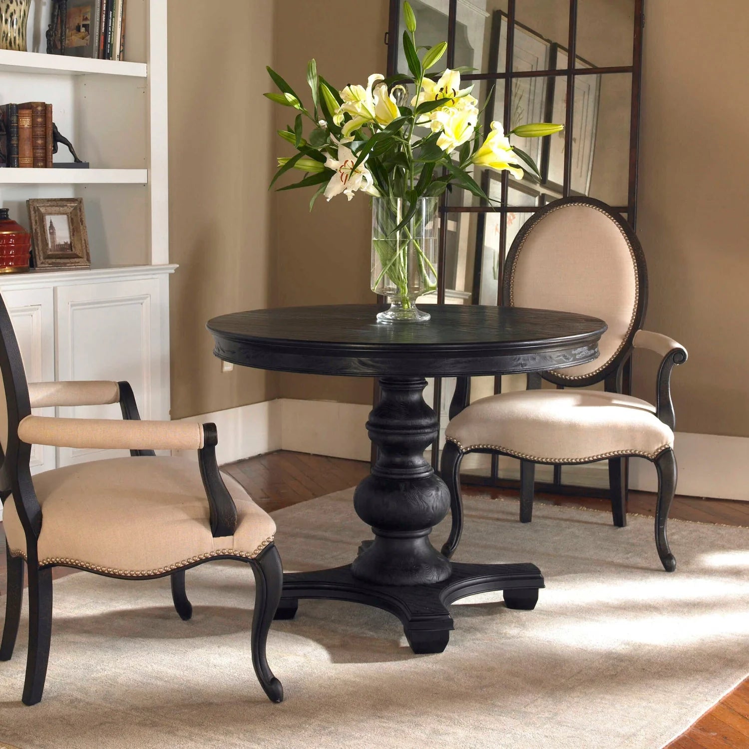 Luxury Brynmore Baluster Round Dining Table Modern Italian Style for Villa