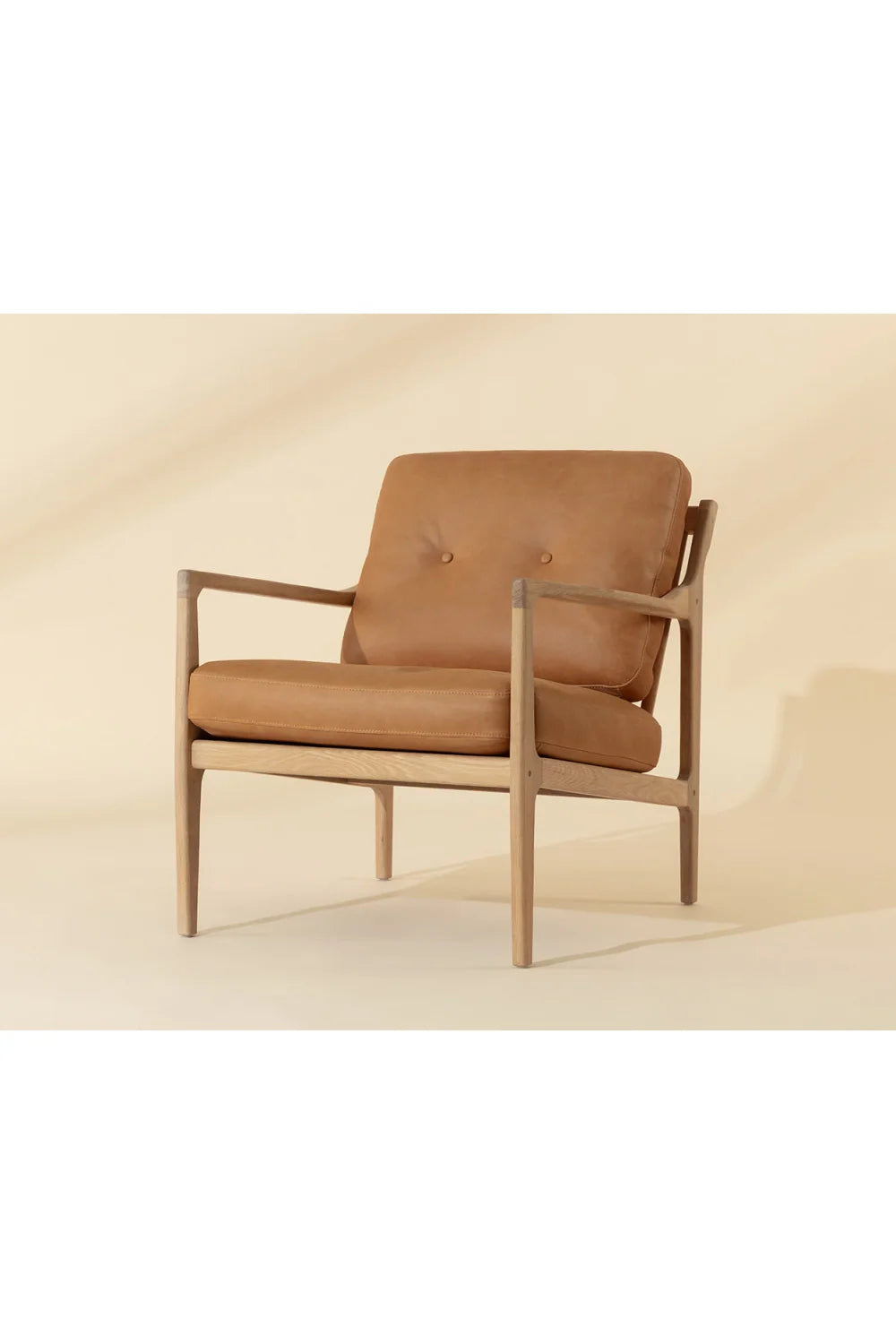 Luxury Button-Tufted Leather Lounge Chair Modern Italian Style for Villa