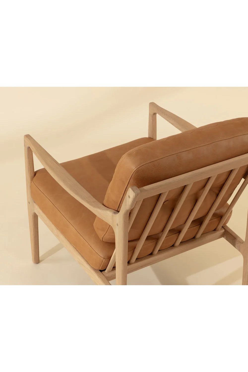 Luxury Button-Tufted Leather Lounge Chair Modern Italian Style for Villa