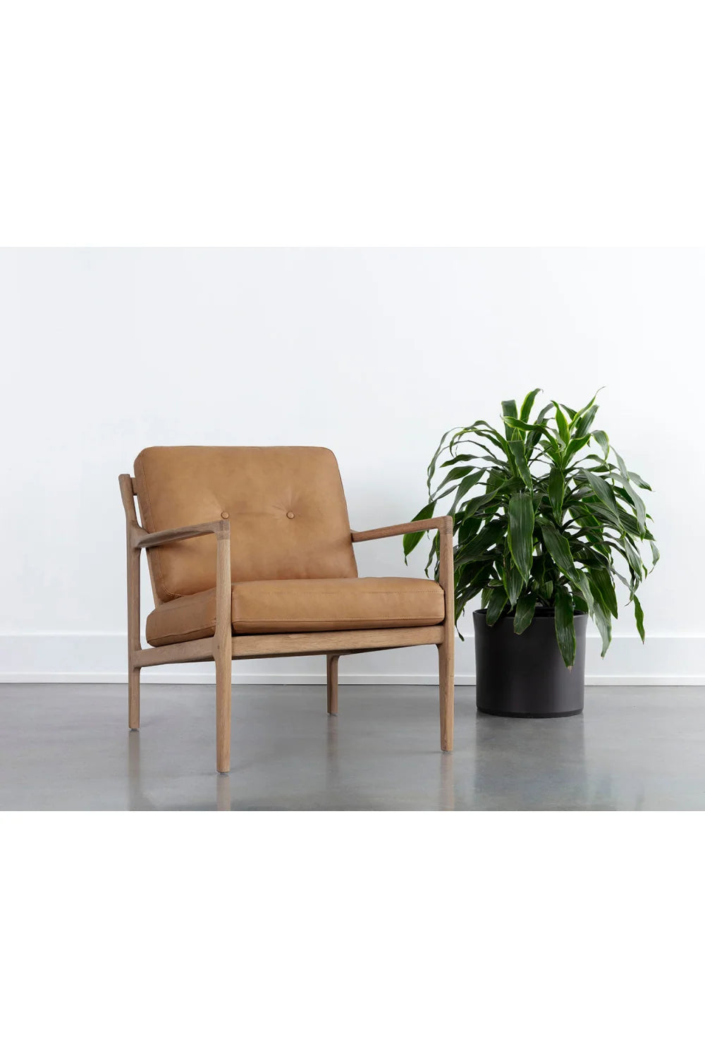 Luxury Button-Tufted Leather Lounge Chair Modern Italian Style for Villa